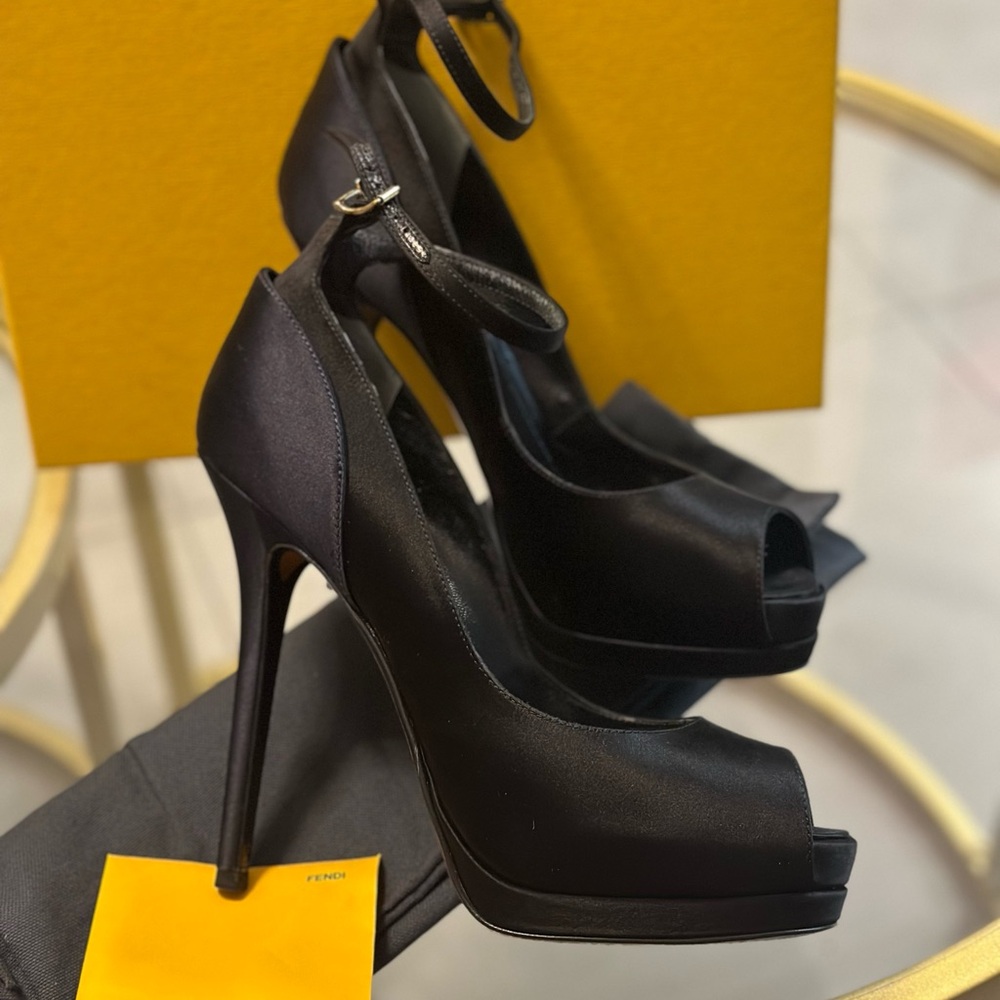 Fendi satin peep toe